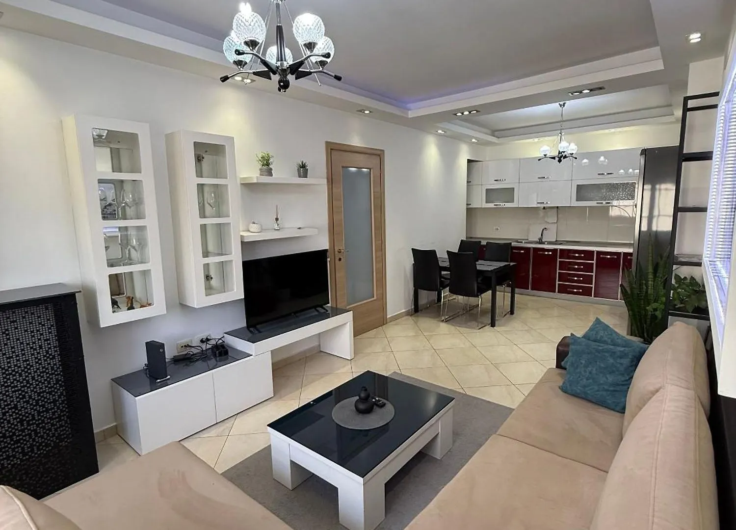 Charming 2 Bedroom Apartment In New Bazaar, Tirana