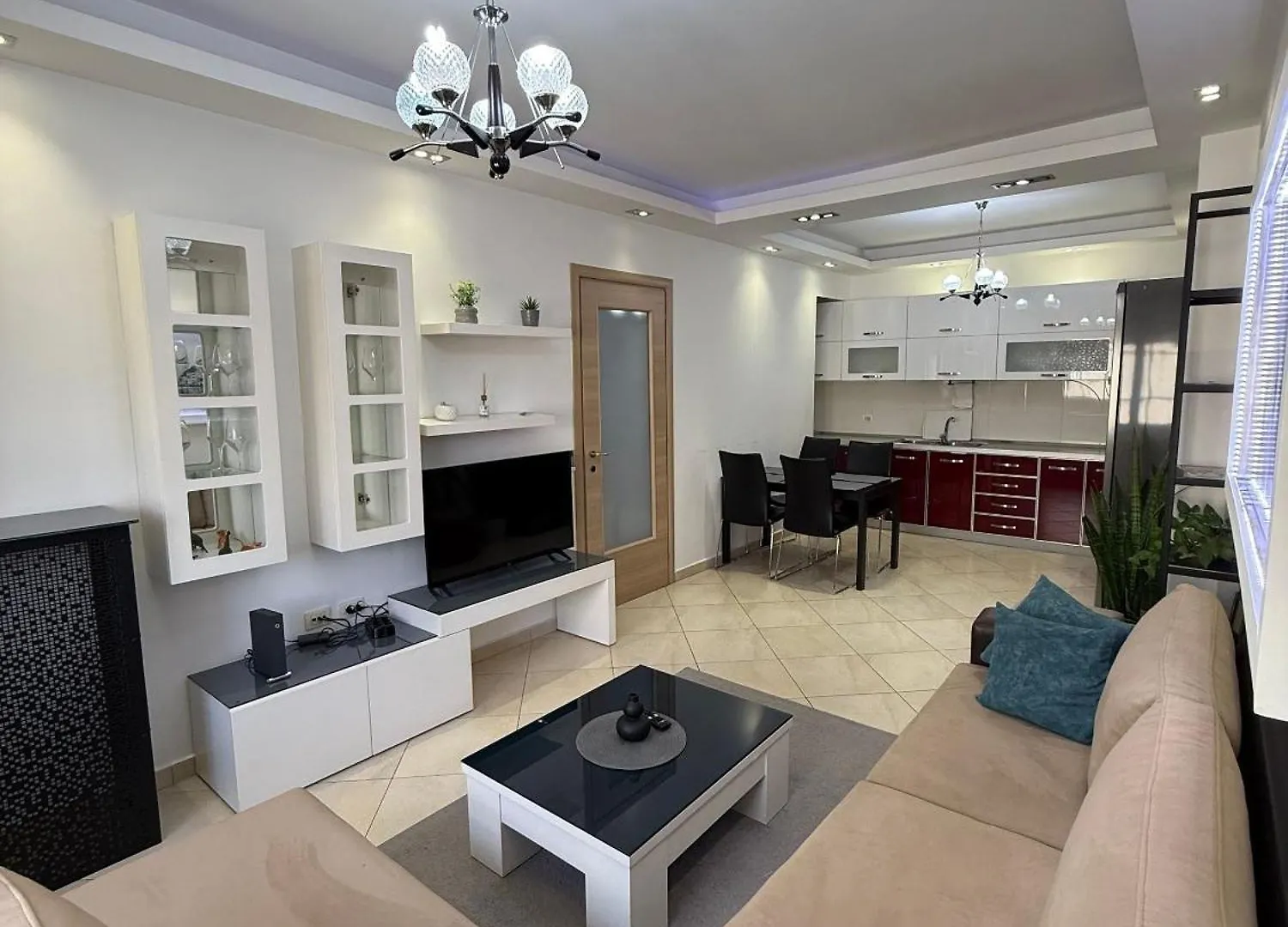 Charming 2 Bedroom Apartment In New Bazaar, Tirana