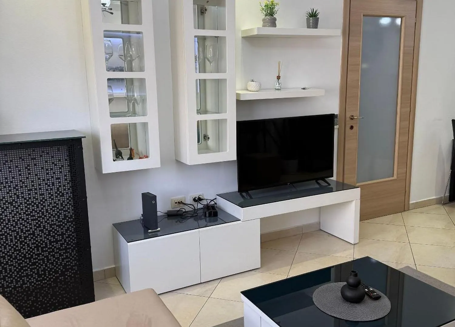 Charming 2 Bedroom Apartment In New Bazaar, Tirana